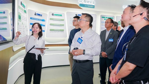 新宝策略 广东省人才市场与香港中小型企业联合会签署战略协议